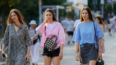 14 OOTD Casual Wanita Simple dan Minimalis