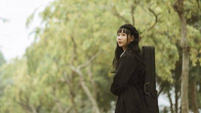 11 Inspirasi OOTD Hitam Putih Wanita Anti Bosan dan Kekinian