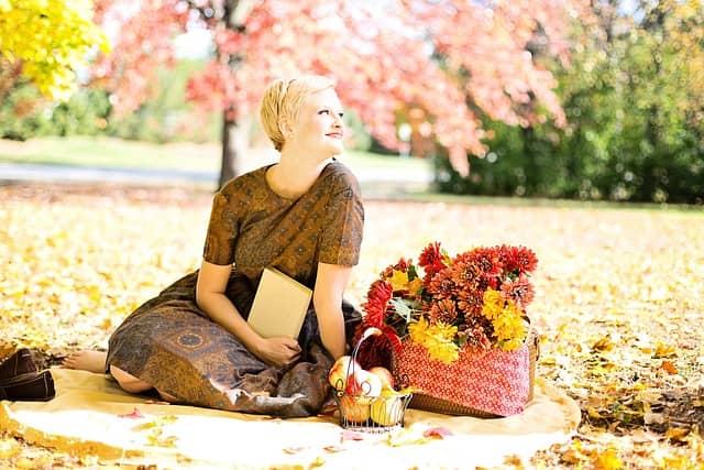 9 Pakaian Vintage Wanita yang Timeless dan Menarik