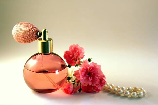 Parfum Perempuan Produk Lokal Wangi Mewah dan Elegan